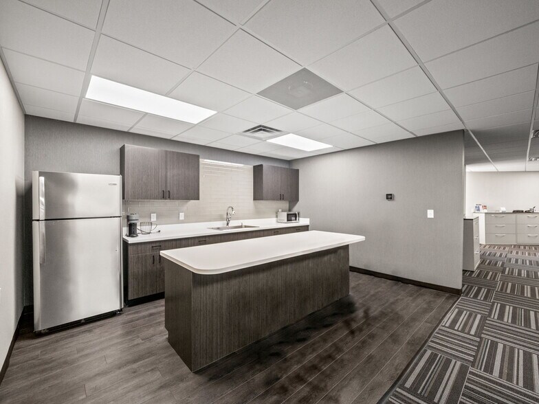 More Photos Of 18000 Mack Ave, Grosse Pointe Park Office Residential For Lease