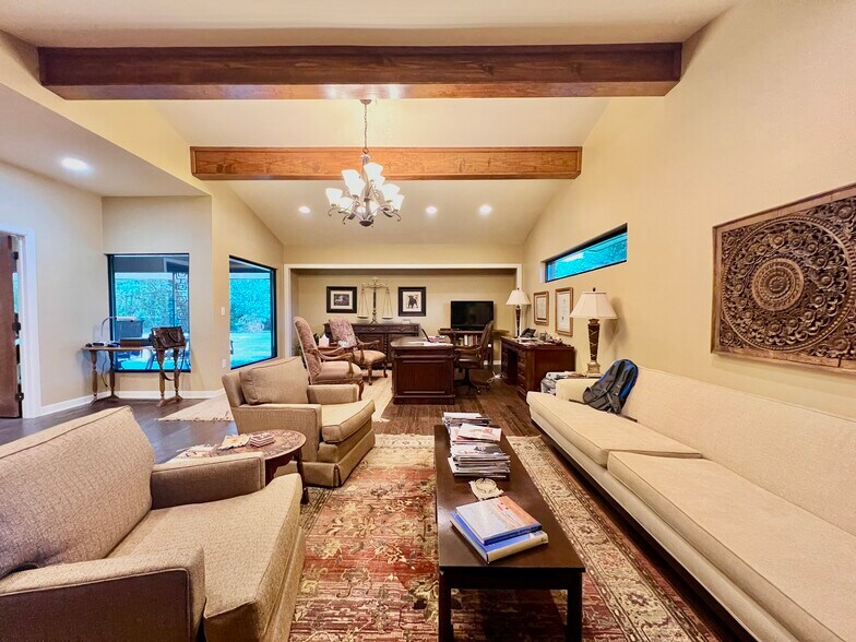 More Photos Of 614 Oak Ave, Sulphur Springs Office For Sale