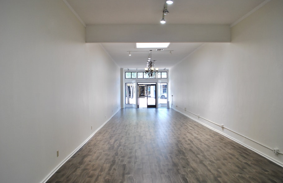 More Photos Of 375-391 E Main St, Ventura Storefront For Lease