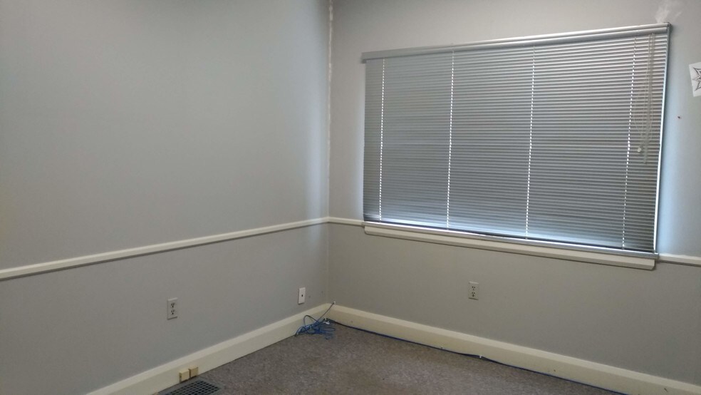 More Photos Of 27 William St, St Catharines Flex For Sale