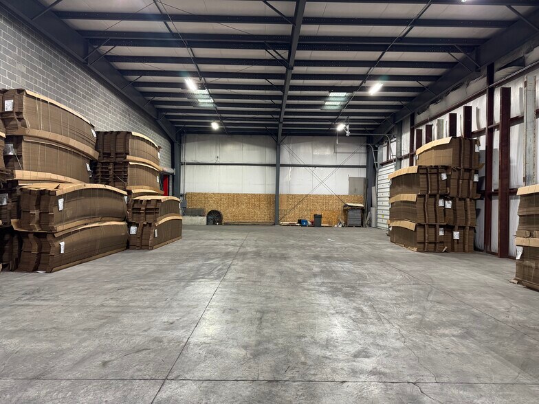 More Photos Of 16121 Business Pky, Hagerstown Warehouse For Lease