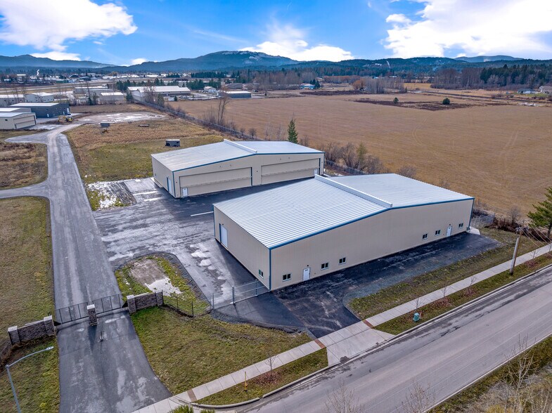 More Photos Of 1189 Woodland Dr, Sandpoint Airplane Hangar For Sale