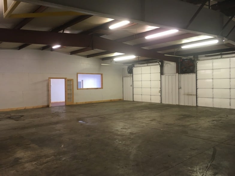 More Photos Of 5644 Shattalon Dr, Winston-Salem Warehouse For Lease