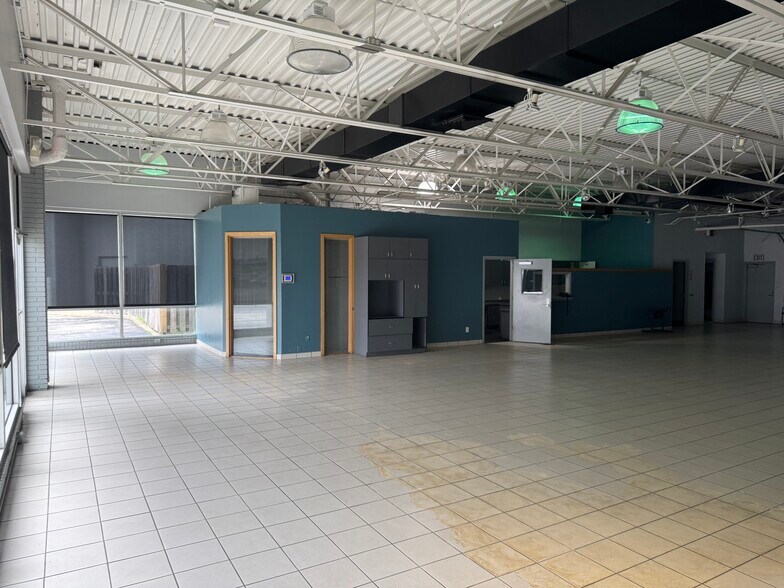 More Photos Of 11 Broadway Ave, Bedford Auto Dealership For Sale