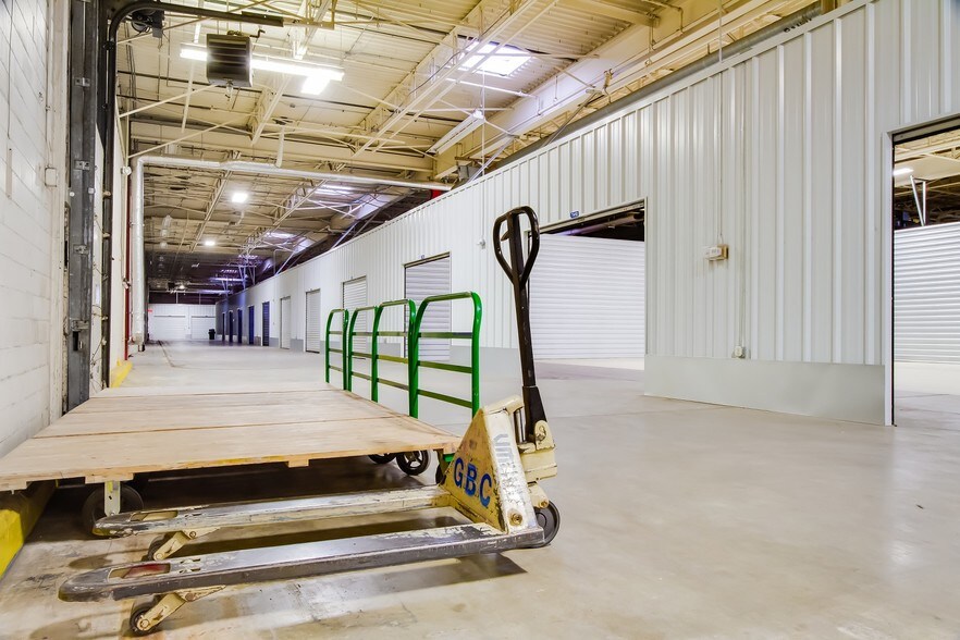 More Photos Of 5317 Peachtree Industrial Blvd, Chamblee Self Storage For Lease