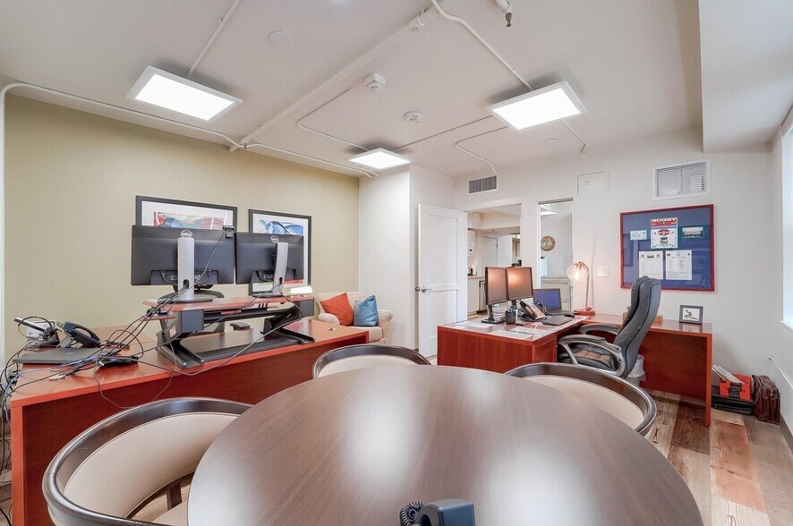 More Photos Of 2930 Broadway St, Boulder Office For Sale