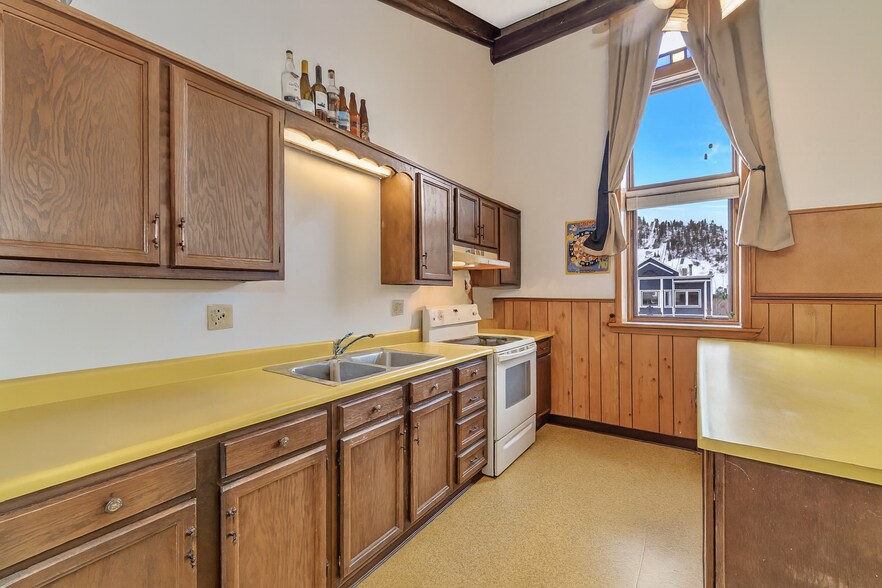 More Photos Of 928 Lincoln Ave, Steamboat Springs Specialty For Sale