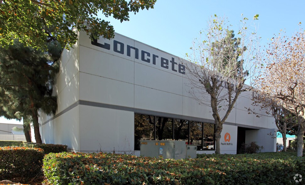 More Photos Of 536 W Southern Ave, Orange Manufacturing For Lease