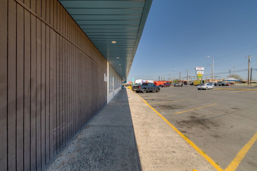 More Photos Of 2904 SW 44th St, Oklahoma City Flex For Lease