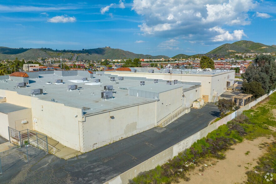 More Photos Of 2495-2505 E Lakeshore Dr, Lake Elsinore Unknown For Lease