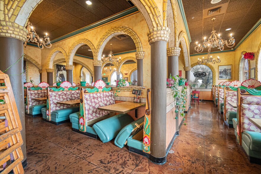 More Photos Of 2807 W 10th Ave, Kennewick General Retail For Sale