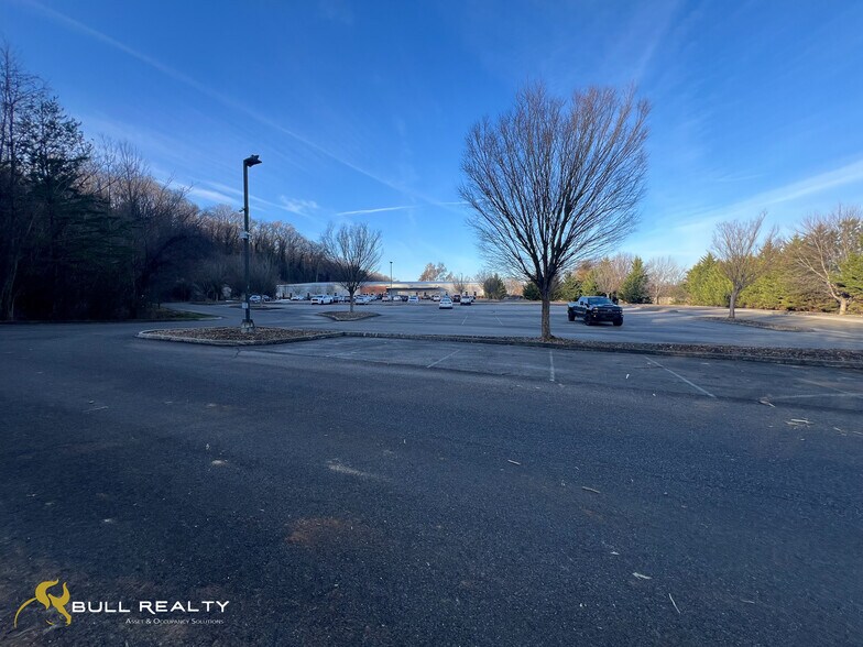More Photos Of 2600 Western Ave, Knoxville Office For Sale
