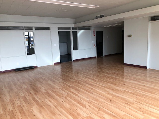 More Photos Of 1900 W 7th Ave, Eugene Storefront Retail Office For Lease