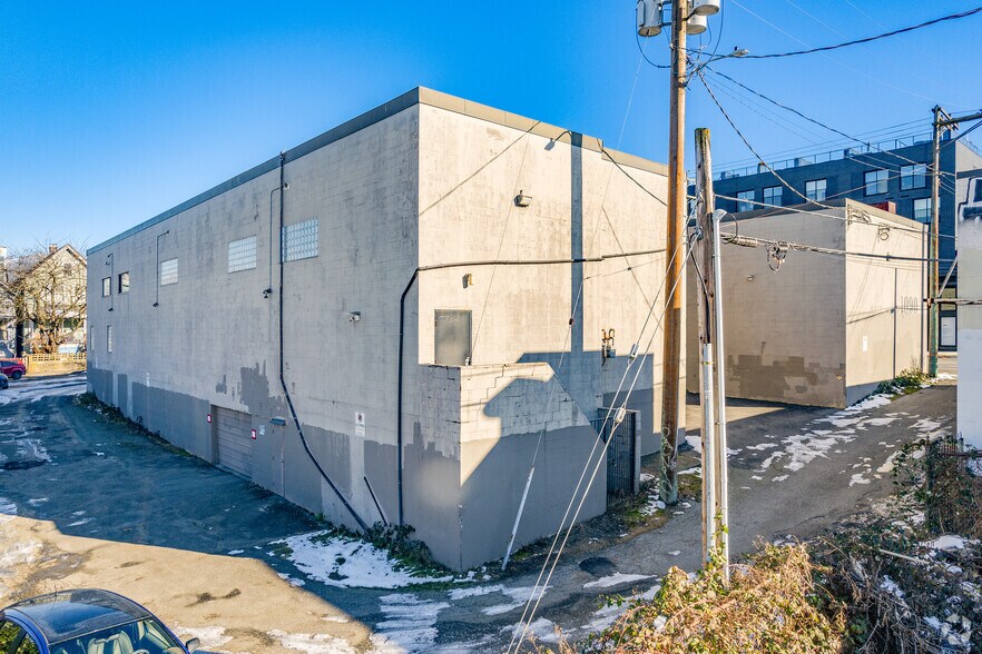 More Photos Of 1090 E Georgia St, Vancouver Warehouse For Sale