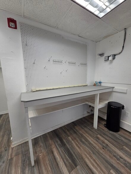 More Photos Of 291 Bloomfield Ave, Caldwell Storefront Retail Office For Lease