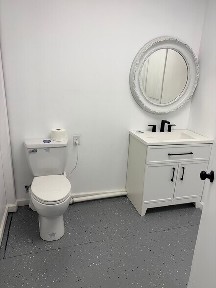 More Photos Of 77 Lawless Rd, Morgantown Warehouse For Lease