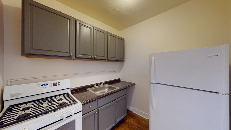 More Photos Of 6720 S Jeffery Blvd, Chicago Apartments For Sale