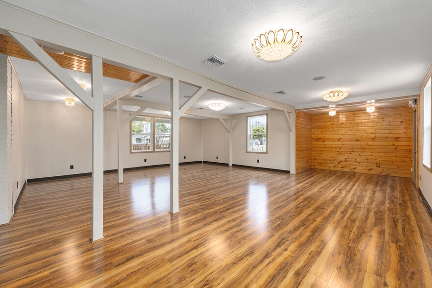 More Photos Of 1703 NE 8th Rd, Ocala Specialty For Sale