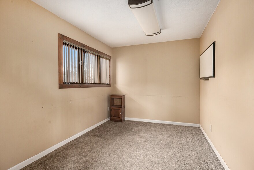 More Photos Of 50 E Main St, Grant Office For Sale