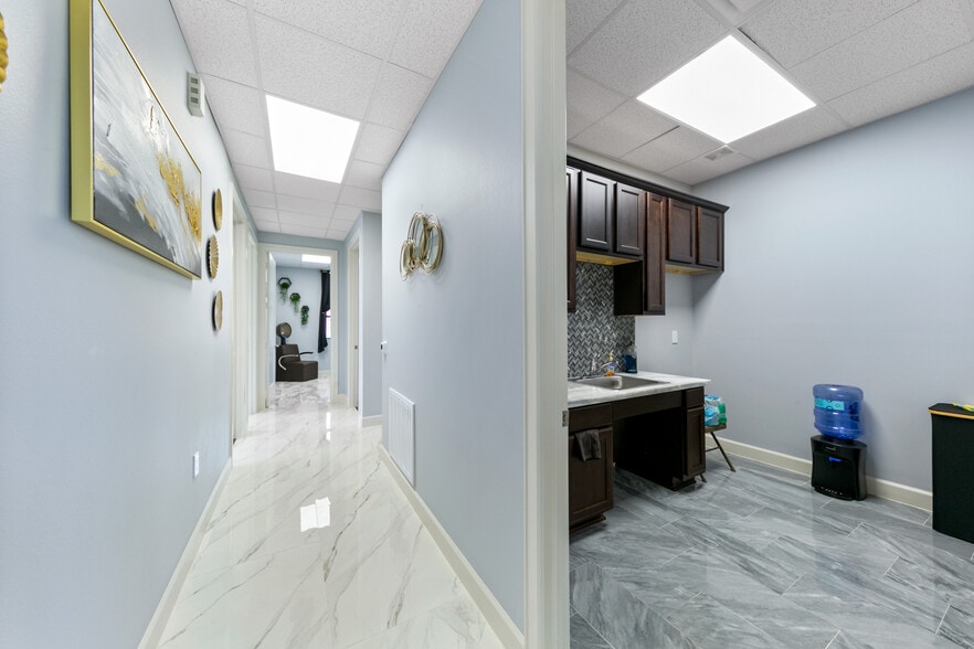More Photos Of 8118 Fry Rd, Cypress Medical For Lease