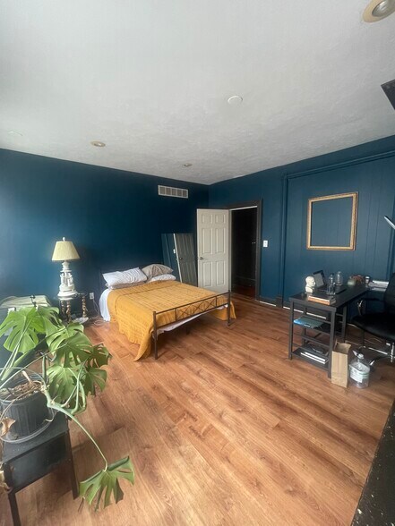 More Photos Of 5817 Ellsworth Ave, Pittsburgh Storefront Retail Office For Lease