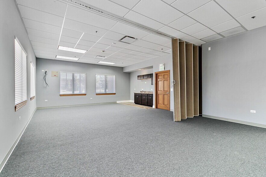 More Photos Of 1446 Merchant Dr, Algonquin Medical For Sale