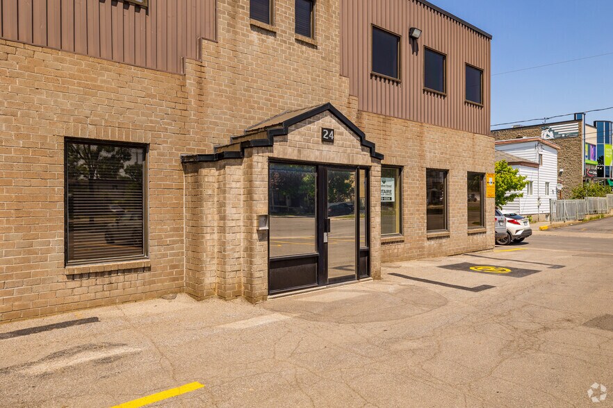 More Photos Of 24 Boul De La Concorde E, Laval Office For Lease