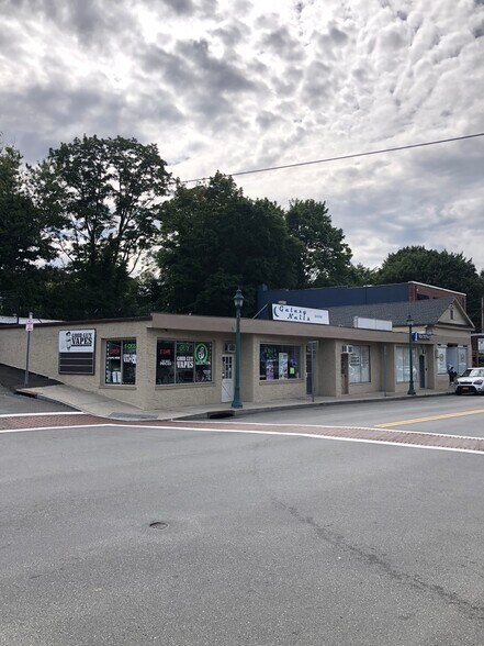 More Photos Of 192-200 Main St, Nanuet Freestanding For Lease