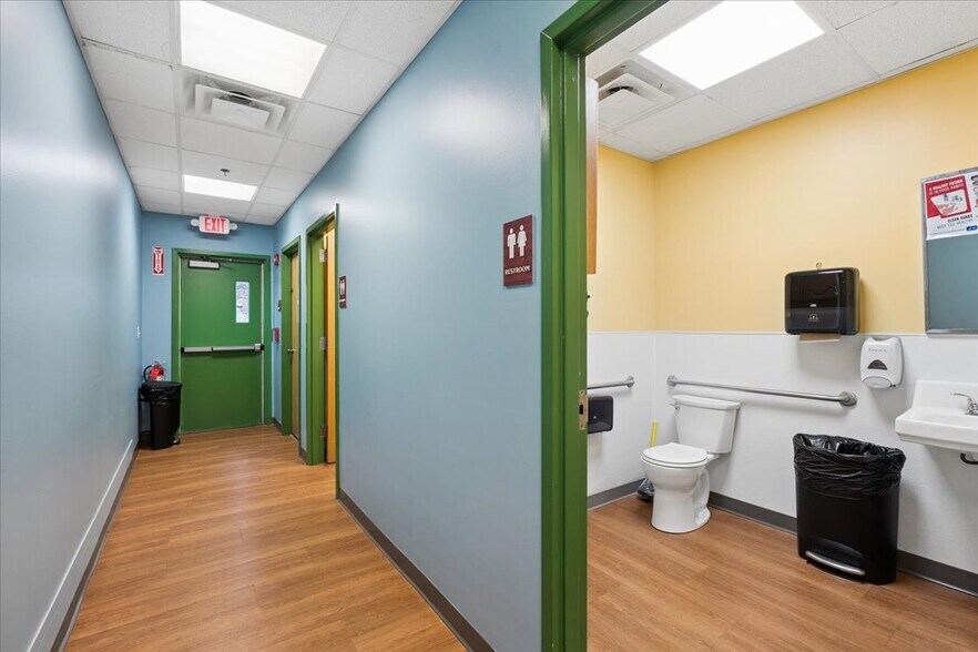 More Photos Of 443 W Lowell Ave, Haverhill Office For Sale