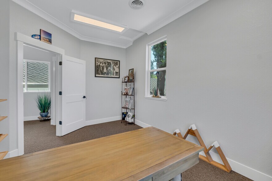 More Photos Of 160 Cherry Ave, Auburn Office Residential For Sale