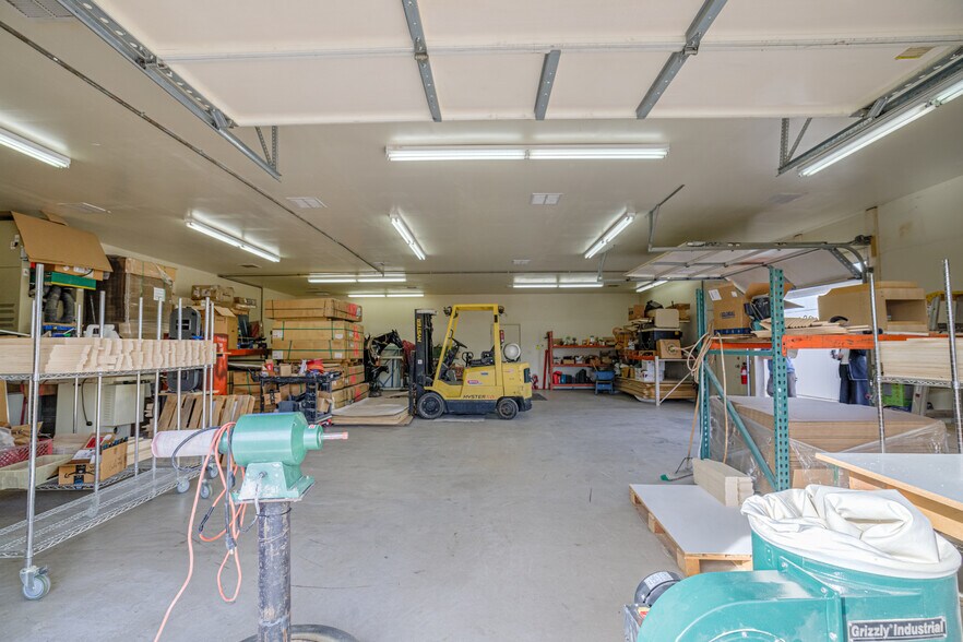 More Photos Of 2227 S Coconino Dr, Apache Junction Warehouse For Sale