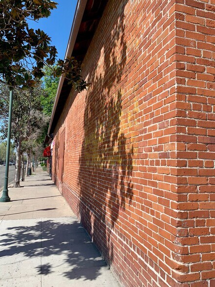 More Photos Of 242 E Oak Ave, Visalia Freestanding For Sale