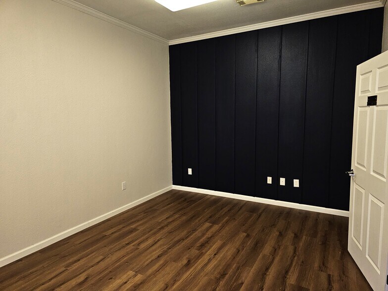 More Photos Of 150 W Shadowbend Ave, Friendswood Office For Lease