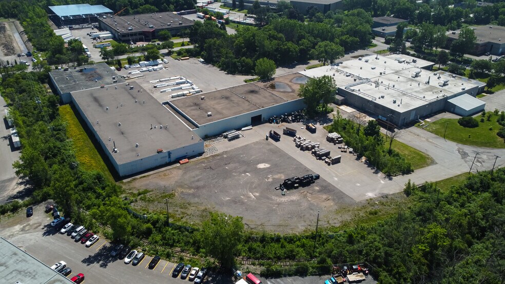 Primary Photo Of 650 Av Lee, Baie-d'Urfé Warehouse For Lease