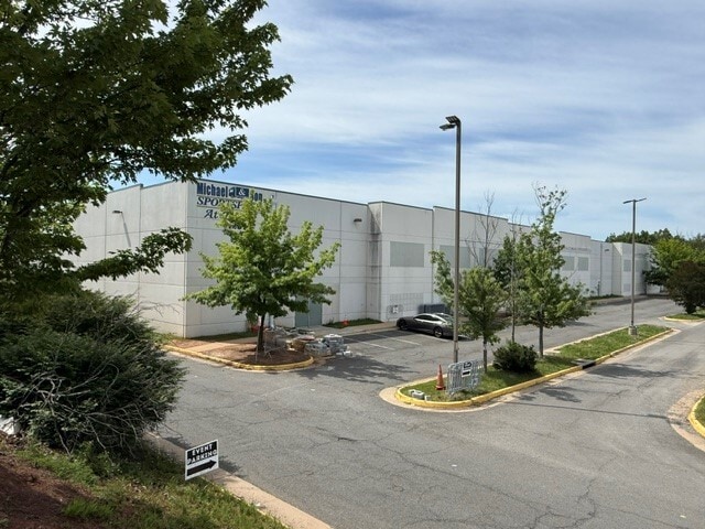 Primary Photo Of 21610 Atlantic Blvd, Sterling All Leisure For Sale