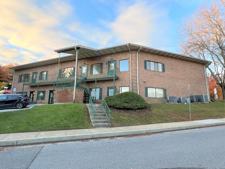 More Photos Of 9601-9611 Reisterstown Rd, Owings Mills Office For Lease