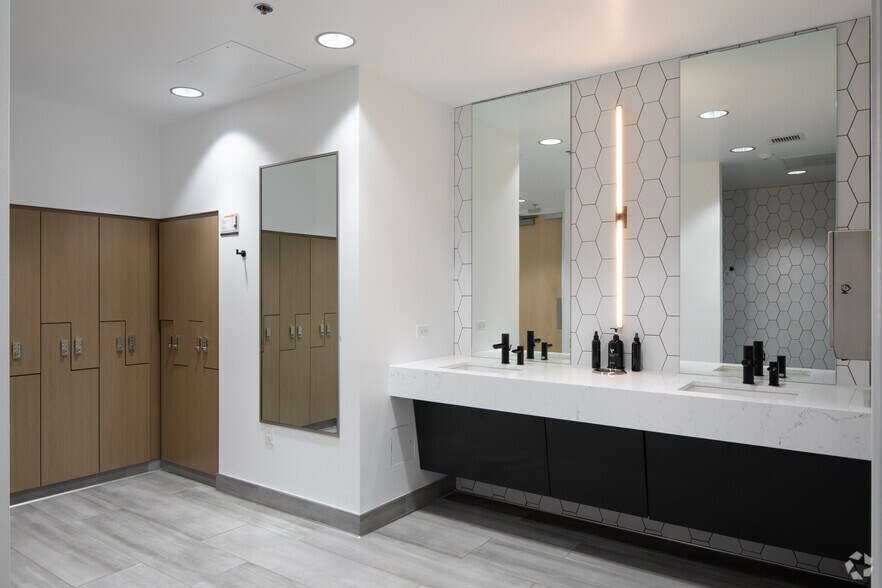 More Photos Of 6380 S Fiddlers Green Cir, Greenwood Village Office For Lease