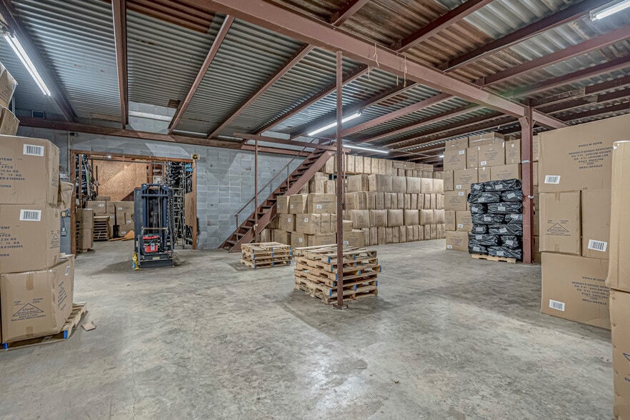More Photos Of 1112 3rd Ave S, Myrtle Beach Warehouse For Lease