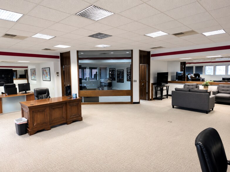 More Photos Of 11550-11590 W Dodge Rd, Omaha Office For Lease
