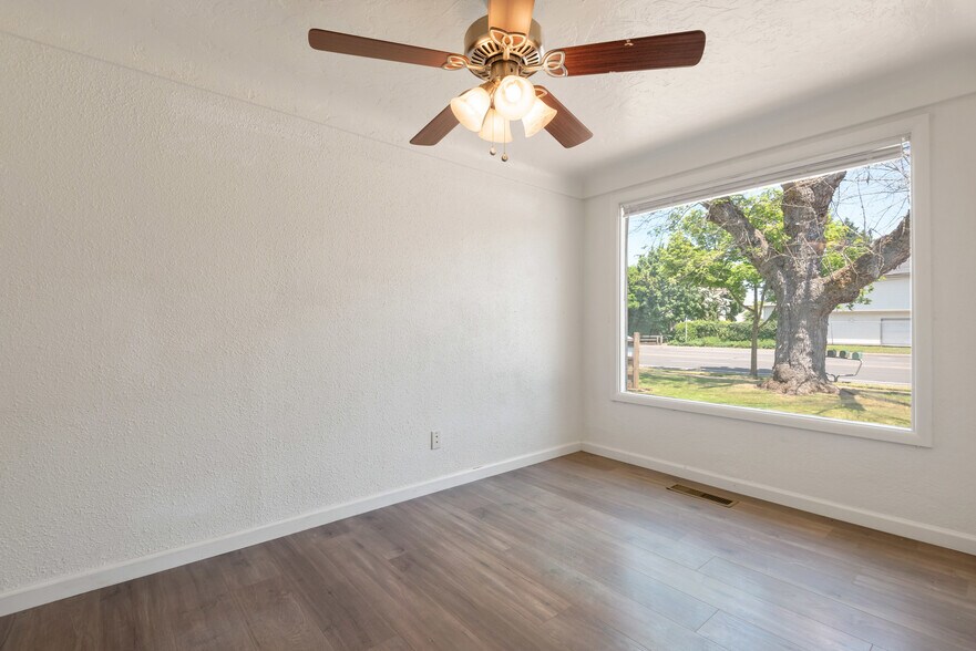 More Photos Of 1660 River Rd, Eugene Office For Lease