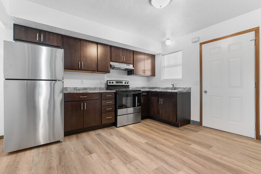 More Photos Of 652 Northgate Cir, Rochester Multifamily For Sale