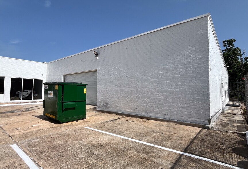 More Photos Of 16210 Clay Rd, Houston Auto Repair For Lease