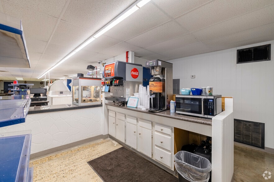 More Photos Of 7781 Highway 167 S, Sheridan Convenience Store For Lease