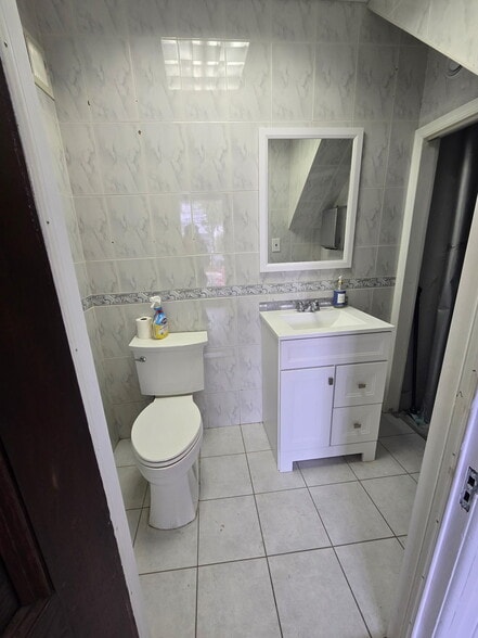 More Photos Of 7247 Amboy Rd, Staten Island Office Residential For Lease
