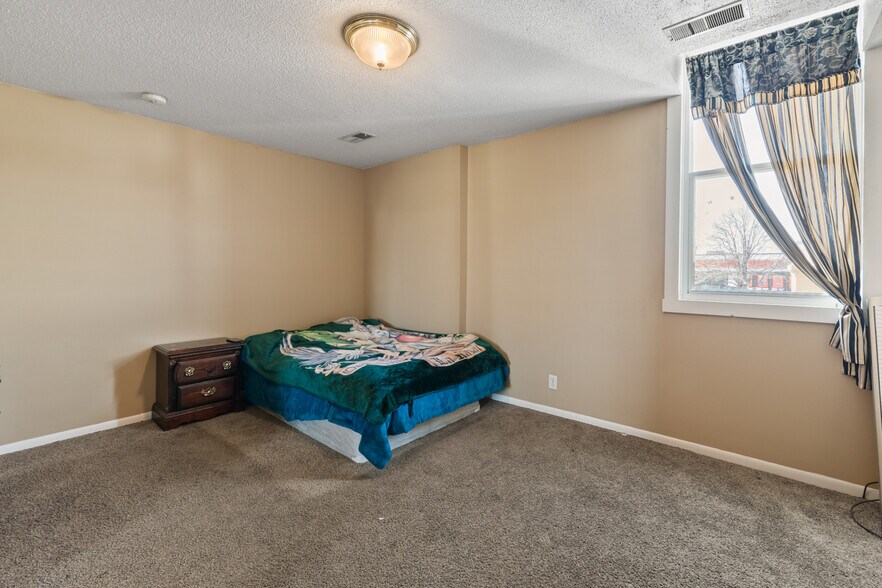 More Photos Of 2319 Vinton St, Omaha Office Residential For Sale