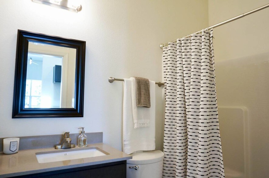 More Photos Of 1910 E Mill Plain Blvd, Vancouver Apartments For Sale