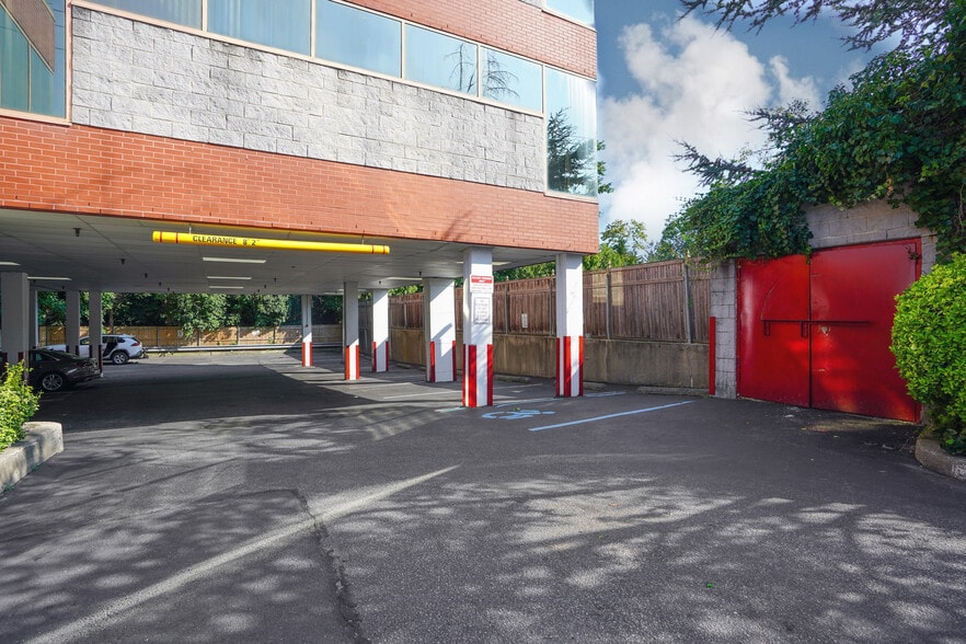 More Photos Of 38 Northern Blvd, Great Neck Office For Sale