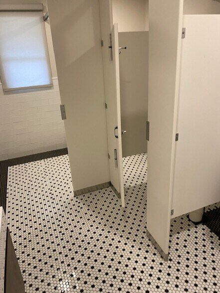 More Photos Of 4031 Rainbow Dr, Decatur Religious Facility For Sale