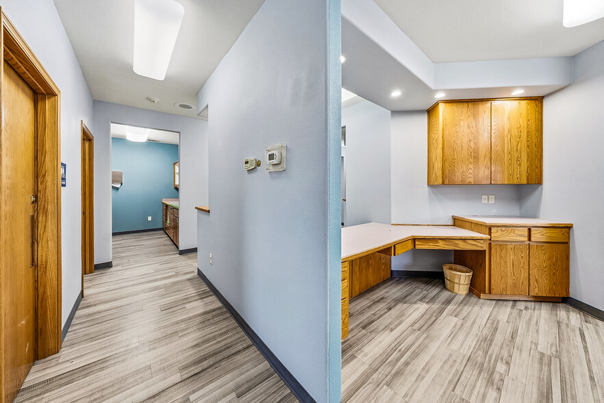 More Photos Of 925 Town Centre Dr, Medford Medical For Lease