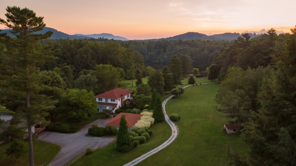 More Photos Of 86 Lily Pad Ln, Flat Rock Hotel For Sale